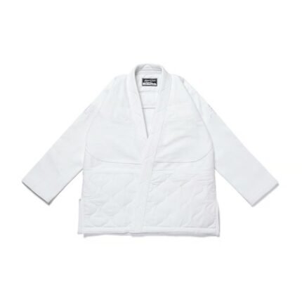 Quilted Bjj Kimono Albino and Preto Batch #99 white Gi with bag showing premium stitching and durable Brazilian Jiu Jitsu fabric detail