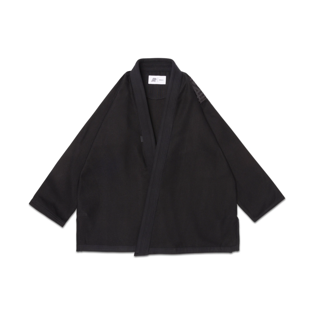 Tonal Pack BJJ Gi Albino & Preto Black Gi with Bag Tonal Pack BJJ Gi by Albino and Preto in black with matching BJJ carry bag